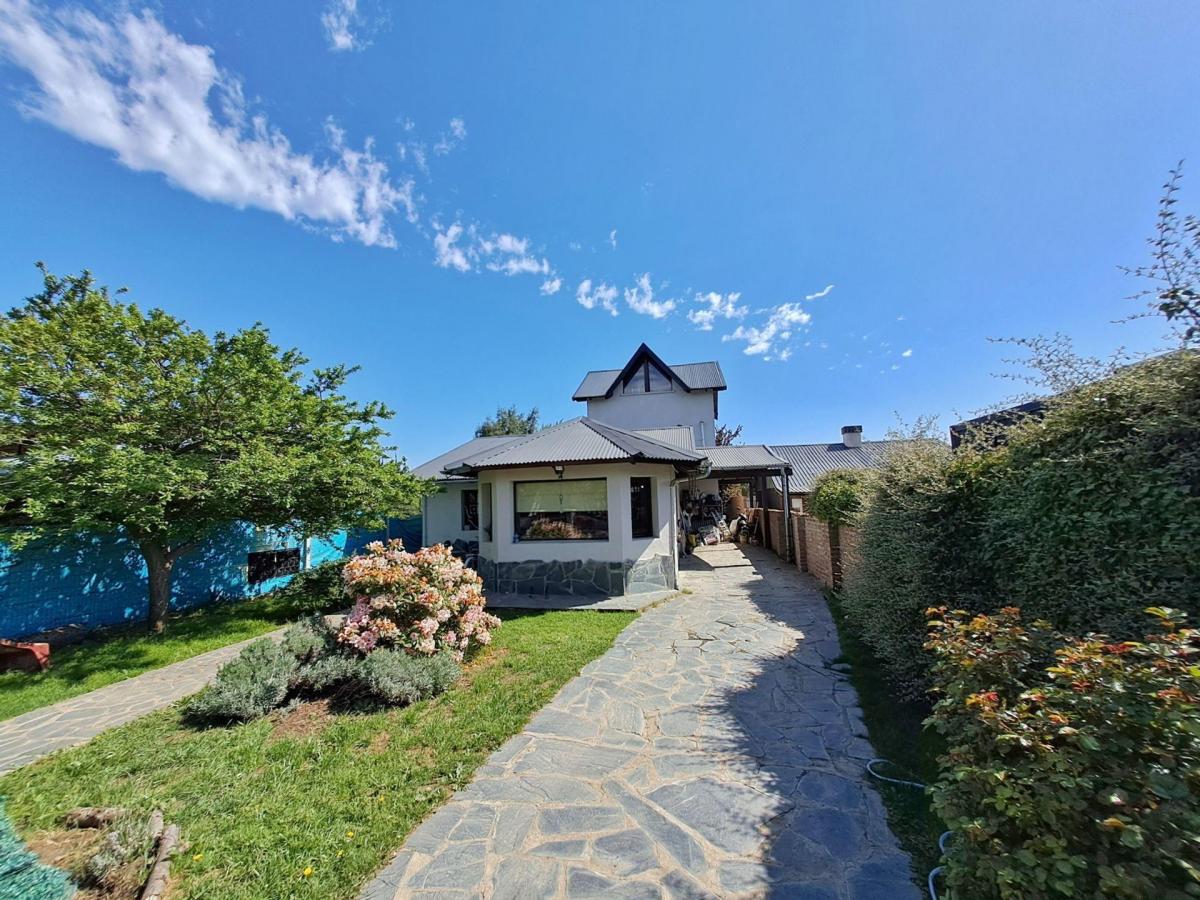 Venta de Dos Casas en Bariloche, Las Victorias. 2