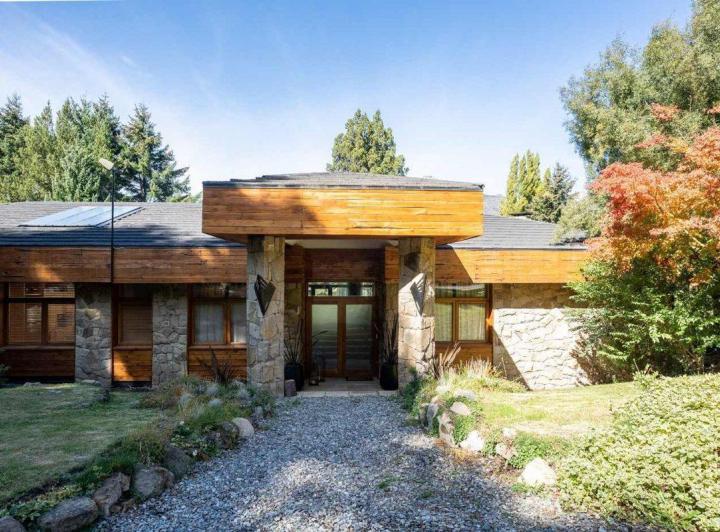 Exclusiva Casa sobre el Golf en Arelauquen 1