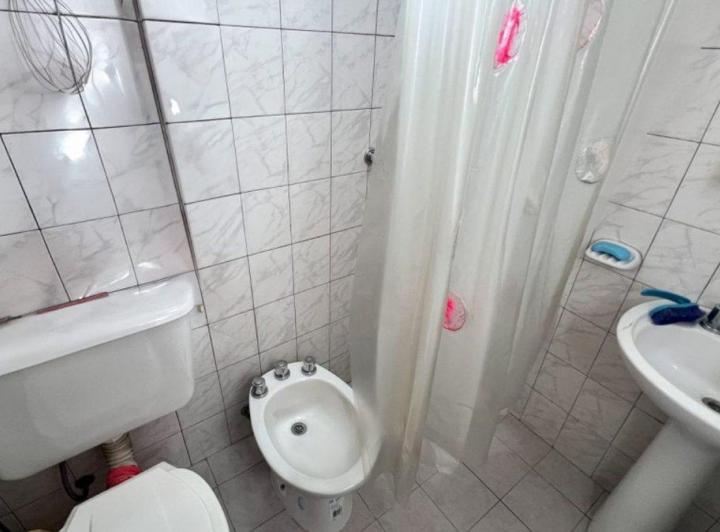 Venta casa mas local mas 5 deptos 5