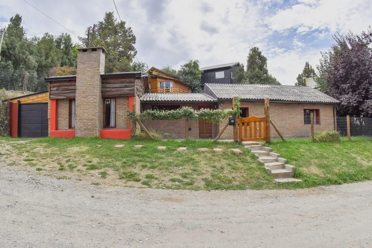 Venta Casa + Cabaña independiente-Barrio Belgrano 2