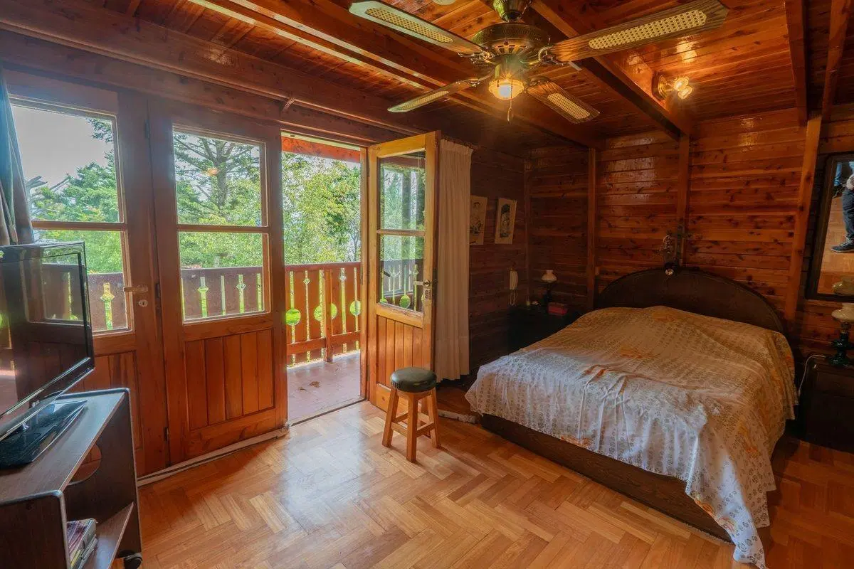 Hermosa Casa en Venta con vista al Lago, Bariloche 3
