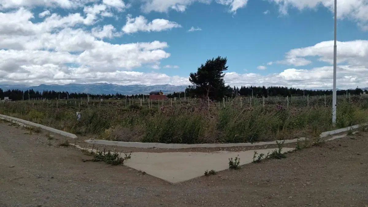 Venta Lote en Esquina en PH - Barrio Coirones 2