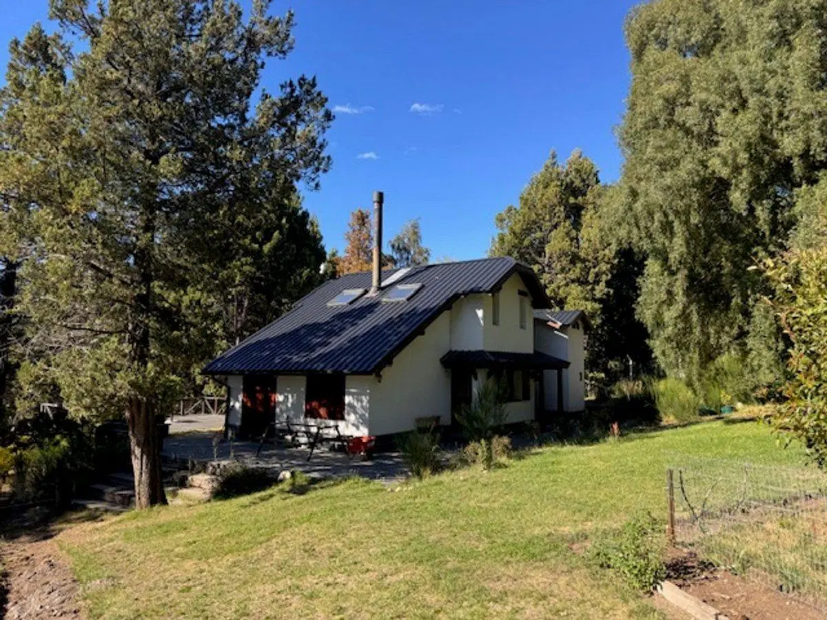 Hermosa casa con gran parque y vistas en Bariloche 4