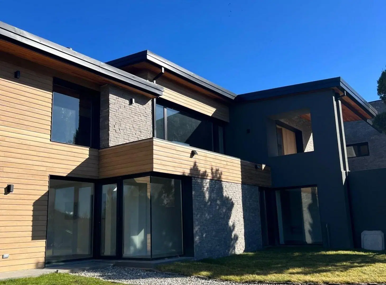 INCREIBLE CASA A LA VENTA EN ARELAUQUEN 4