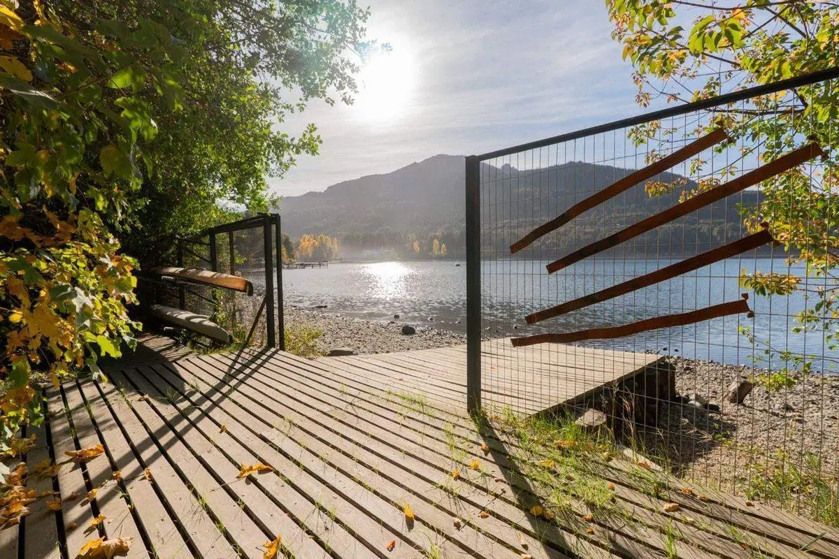 Casa moderna con costa de lago - Bariloche 5
