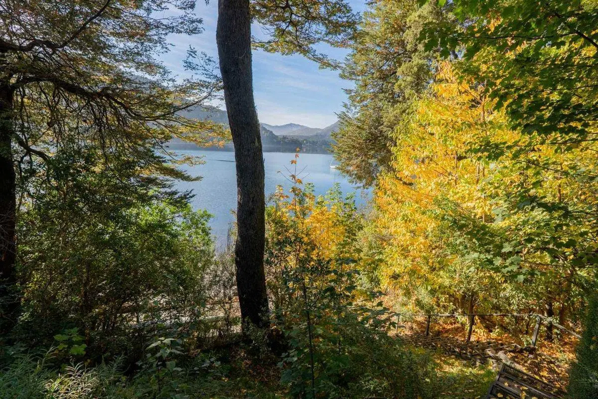Casa moderna con costa de lago - Bariloche 4