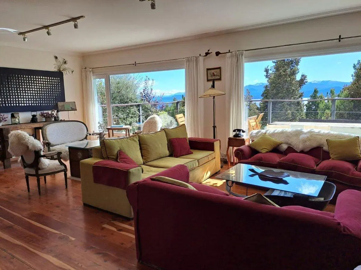 Exclusiva Casa / Hotel Boutique Vista al Lago km 5 5