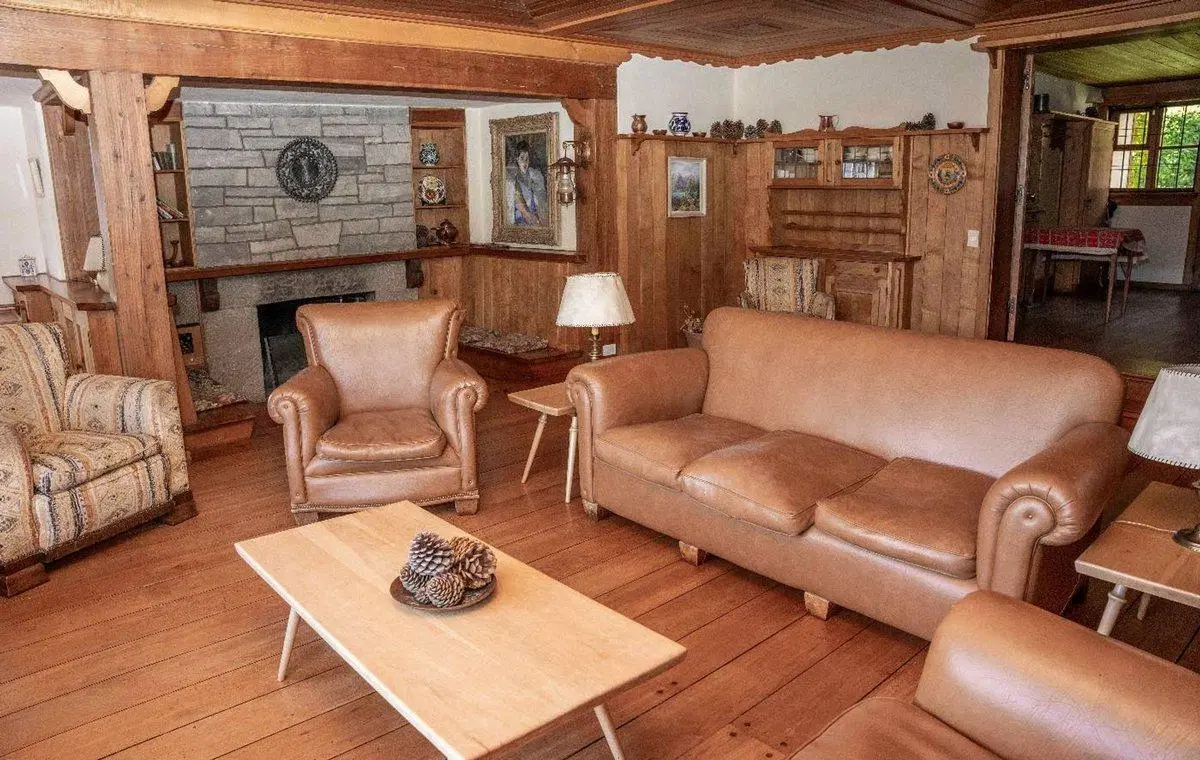 CASA EXCLUSIVA CON COSTA SOBRE LAGO MORENO 3