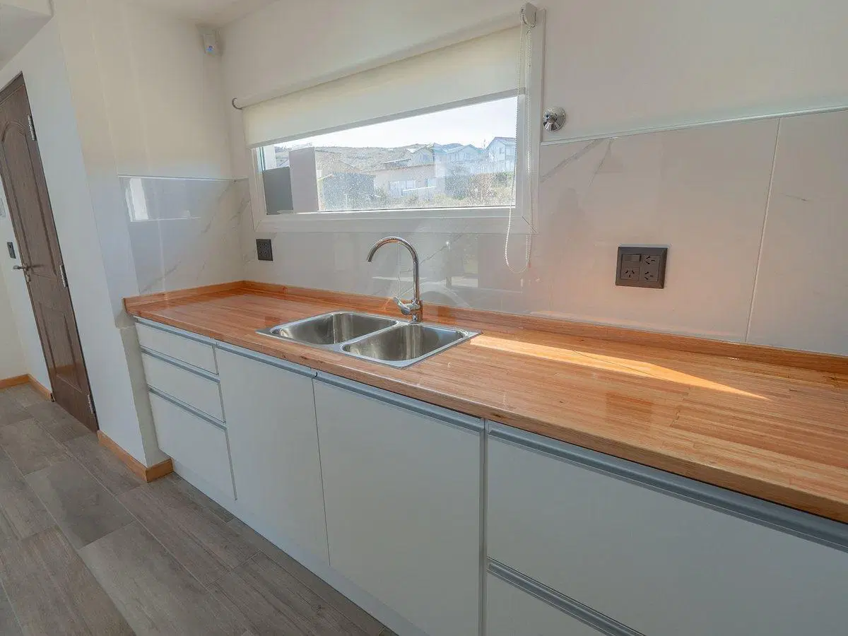 Casa a Estrenar a la Venta en Dina Huapi 4