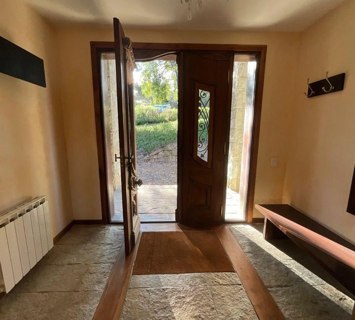 Casa de piedra y madera en Arelauquen sobre golf 2