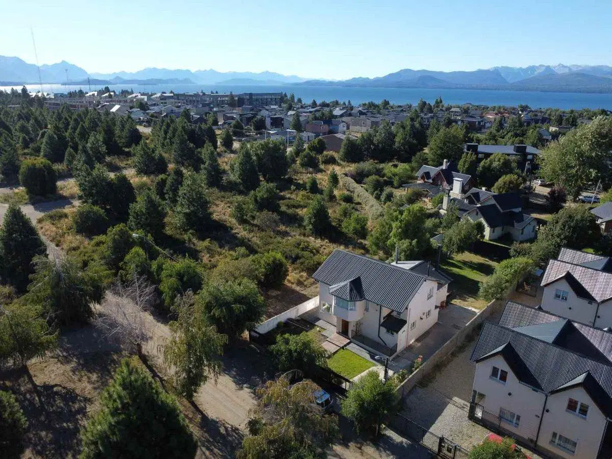 VENTA CASA CON QUINCHO EN LAS VICTORIAS LOTE 600M2 2
