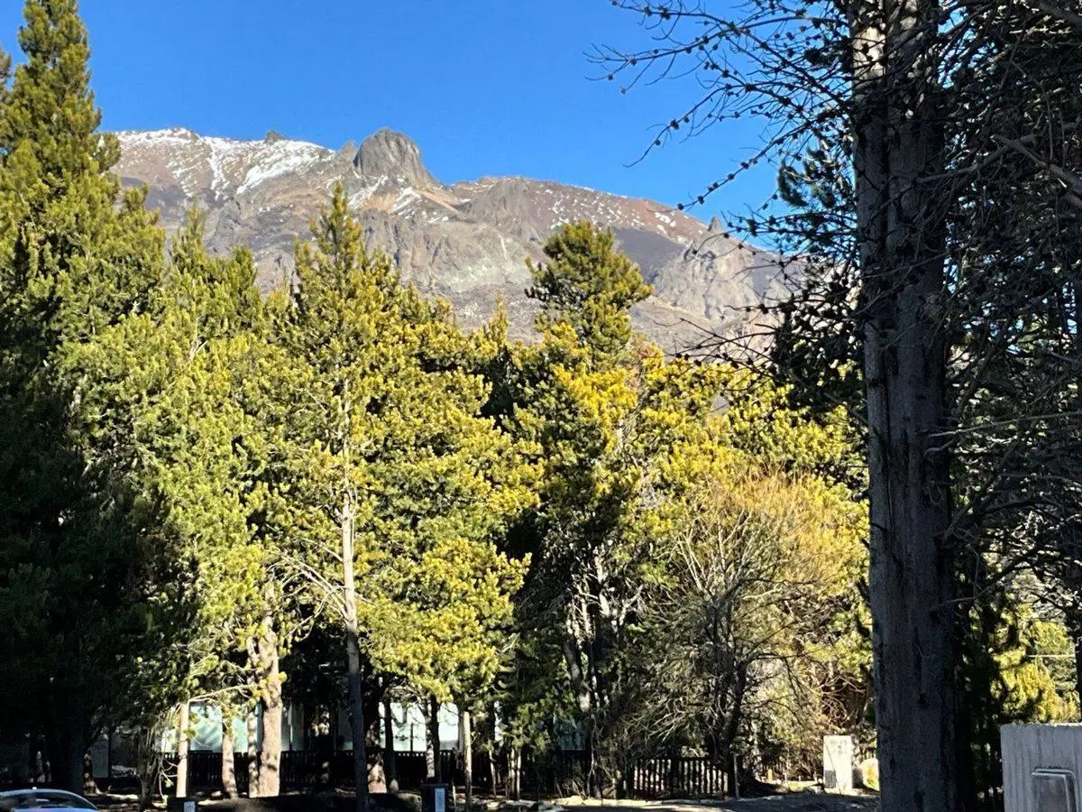 Soleado e intimo lote  de 1178 m2 en Dos Valles 5