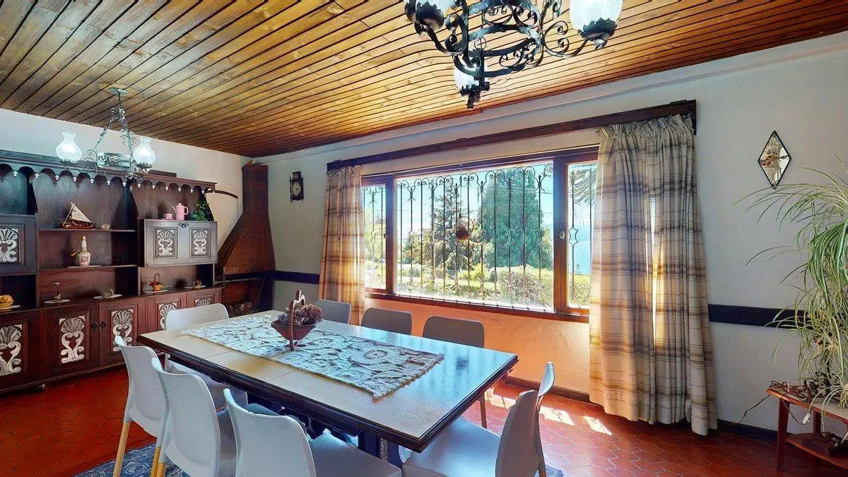 Casa sobre Av Bustillo con vista al lago 3