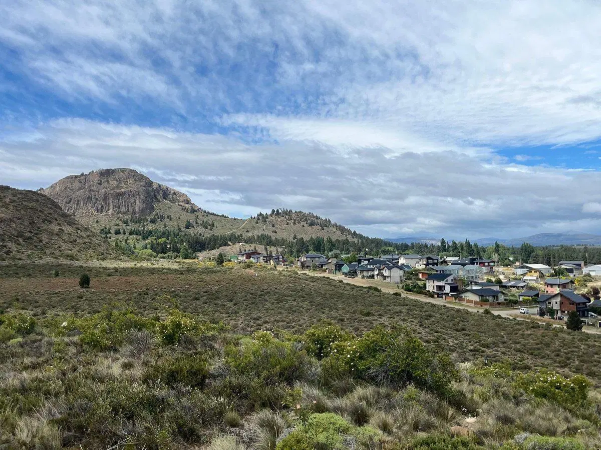 LOTE CON VISTA AL LAGO EN DINA HUAPI 4