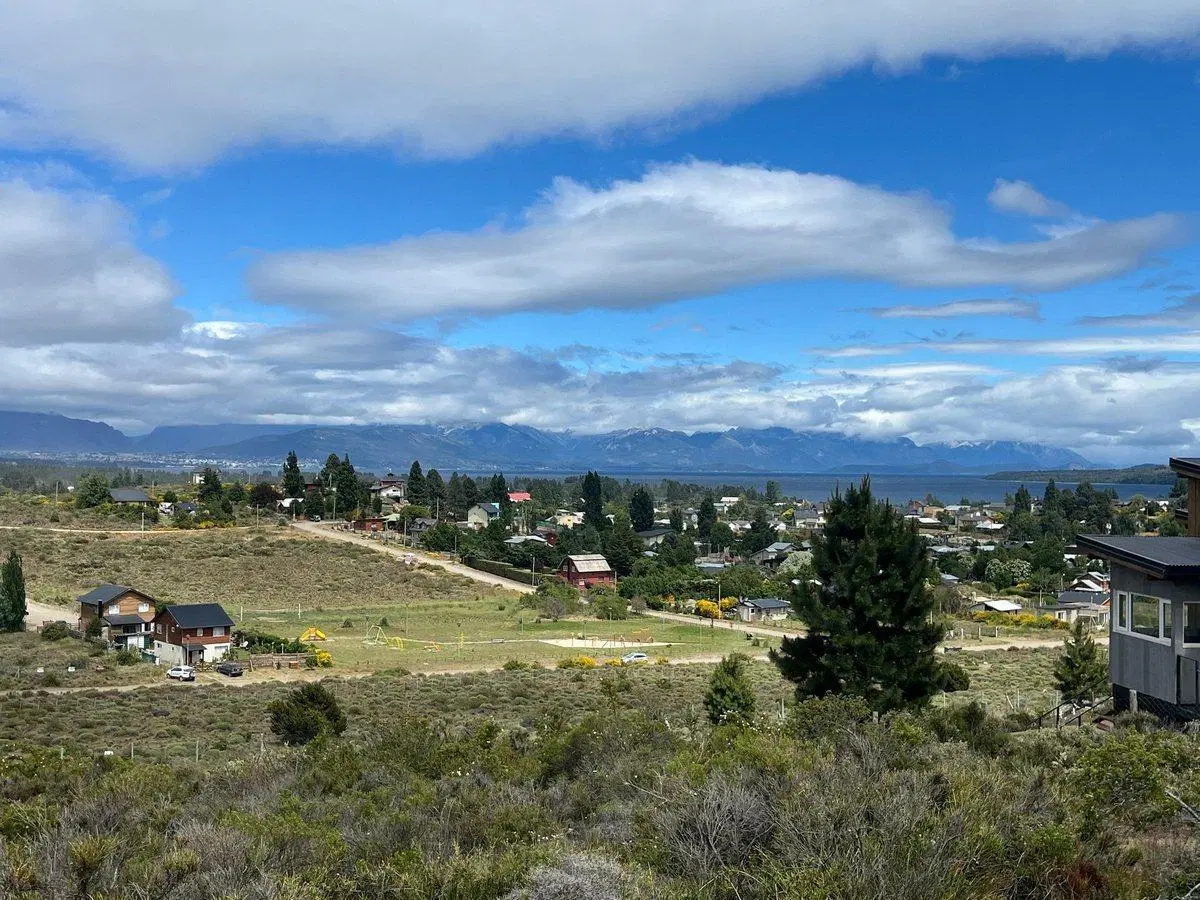 LOTE CON VISTA AL LAGO EN DINA HUAPI 5