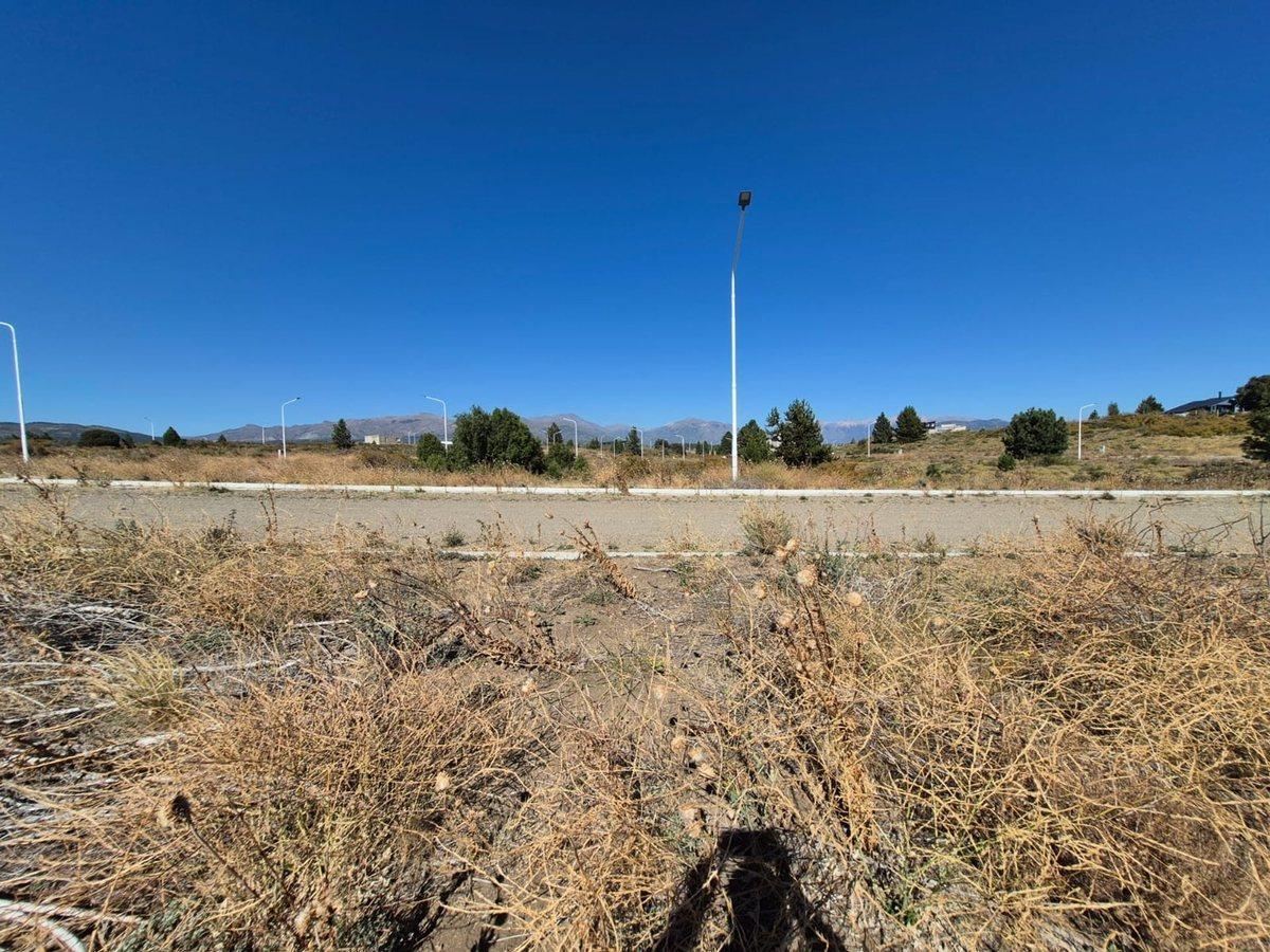 LOTE FRENTE A ESPACIO VERDE EN COIRONES