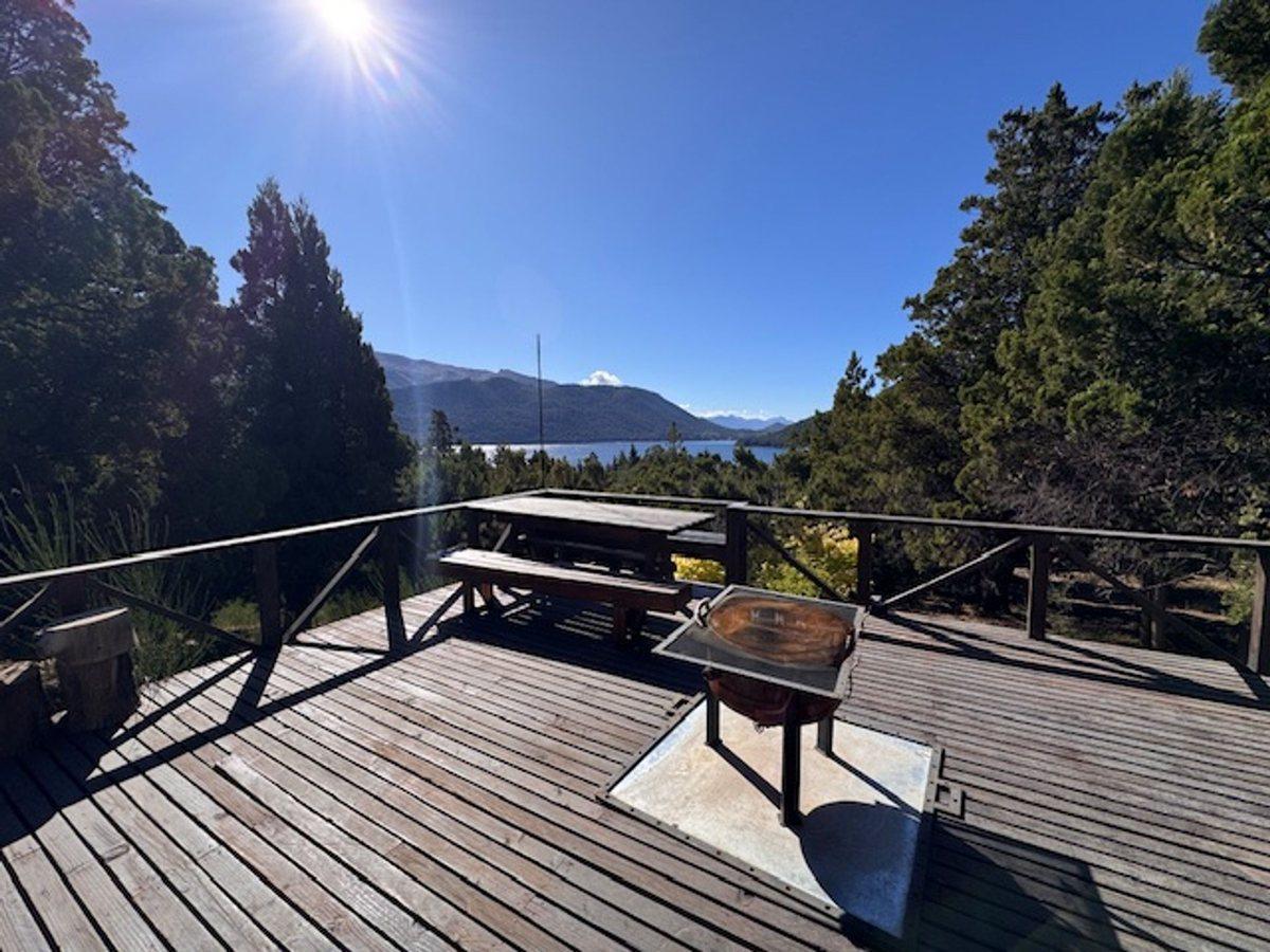 Hermosa casa con gran parque y vistas en Bariloche