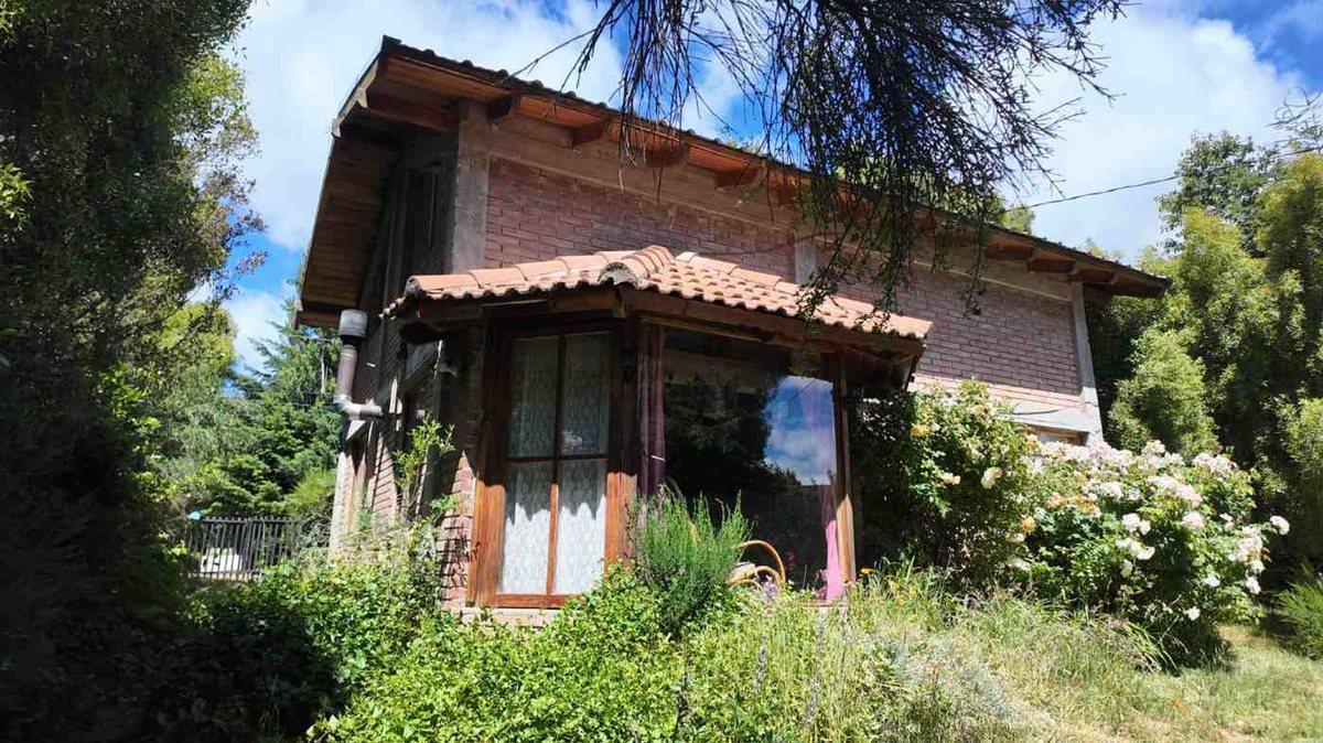 CASA EN JOCKEY CLUB, LOTE 1000 m² APTO 4 UNIDADES