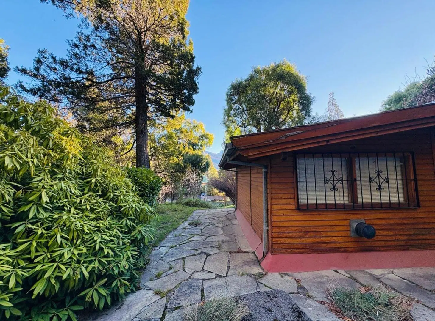 Venta cabaña Bariloche 1 dorm amplio jardín garaje 3