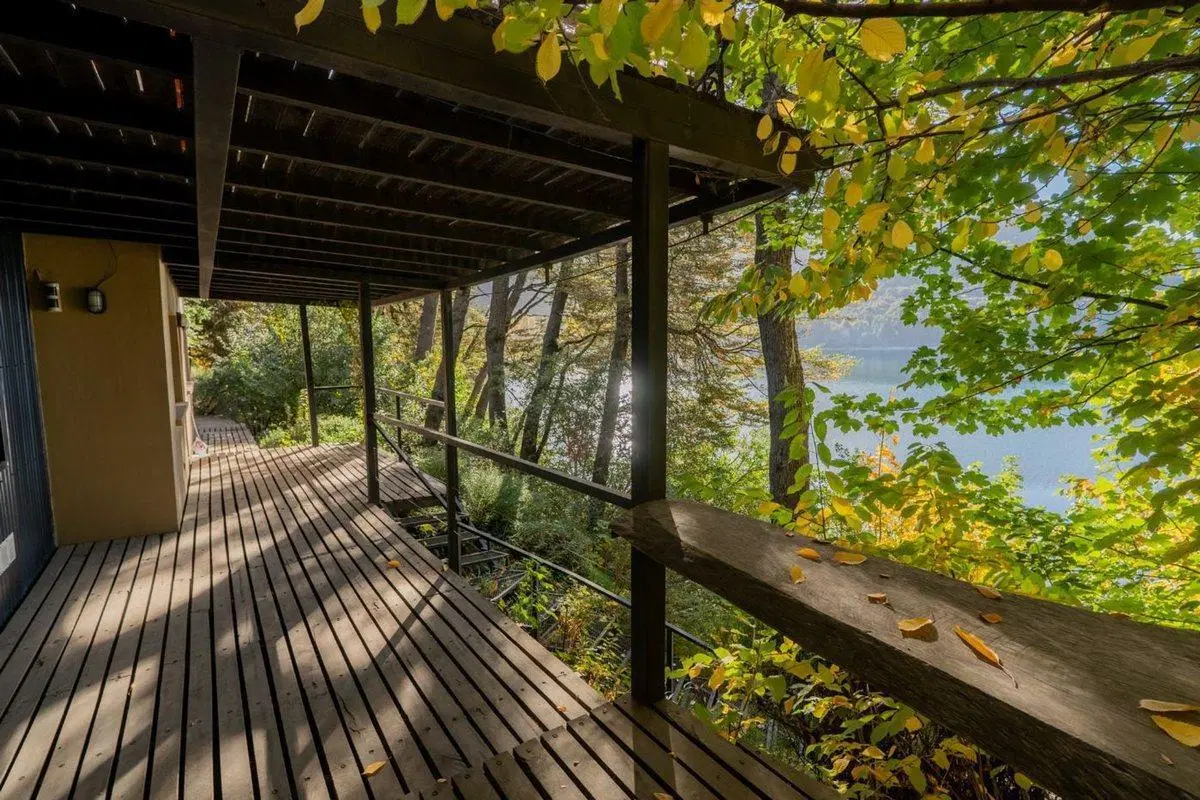 Casa moderna con costa de lago - Bariloche 4