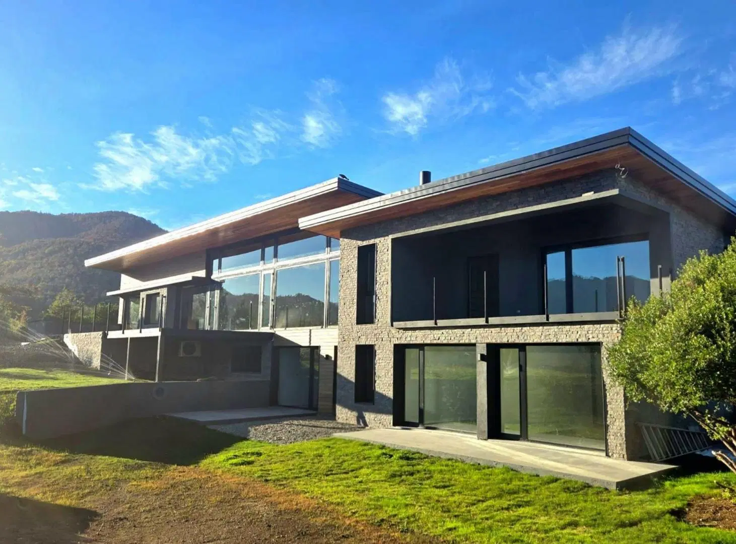 EXCLUSIVA CASA A LA VENTA EN ARELAUQUEN 3
