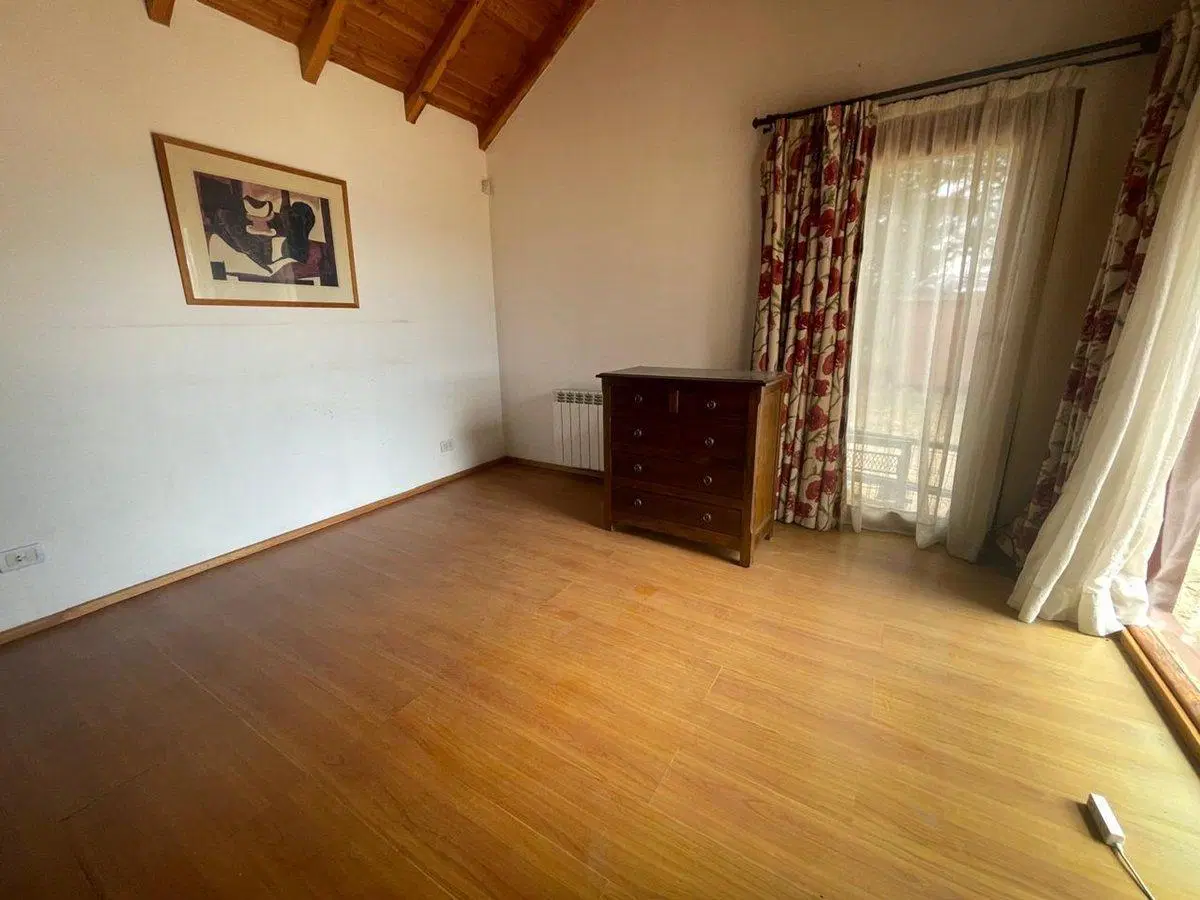 Venta Casa Aldea del Este con vista al Lago N.H. 8