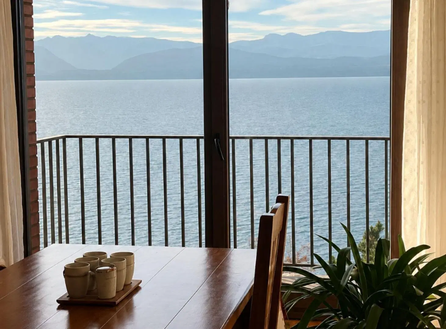 EXCEPCIONAL DTO MUY AMPLIO CON PLENA VISTA AL LAGO 3