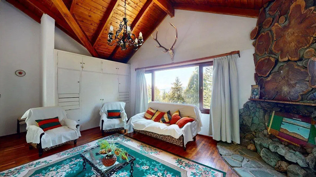 Casa sobre Av Bustillo con vista al lago 3