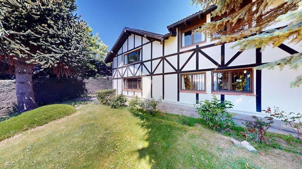 Casa sobre Av Bustillo con vista al lago 8