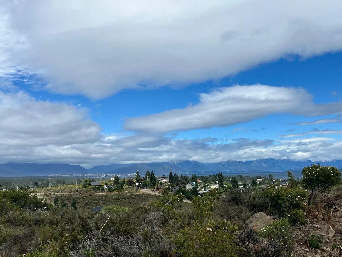 LOTE CON VISTA AL LAGO EN DINA HUAPI 2