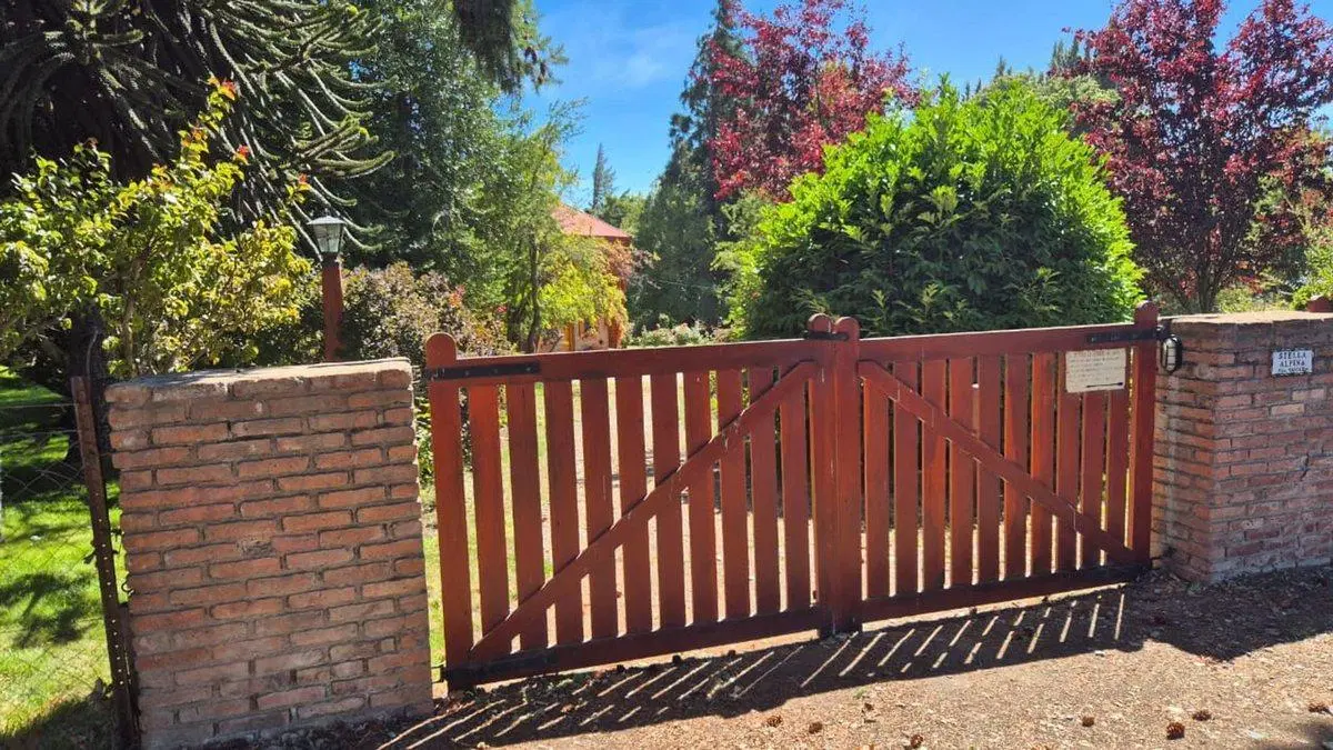 Hermosa Casa en Venta con vista al Lago, Bariloche 2