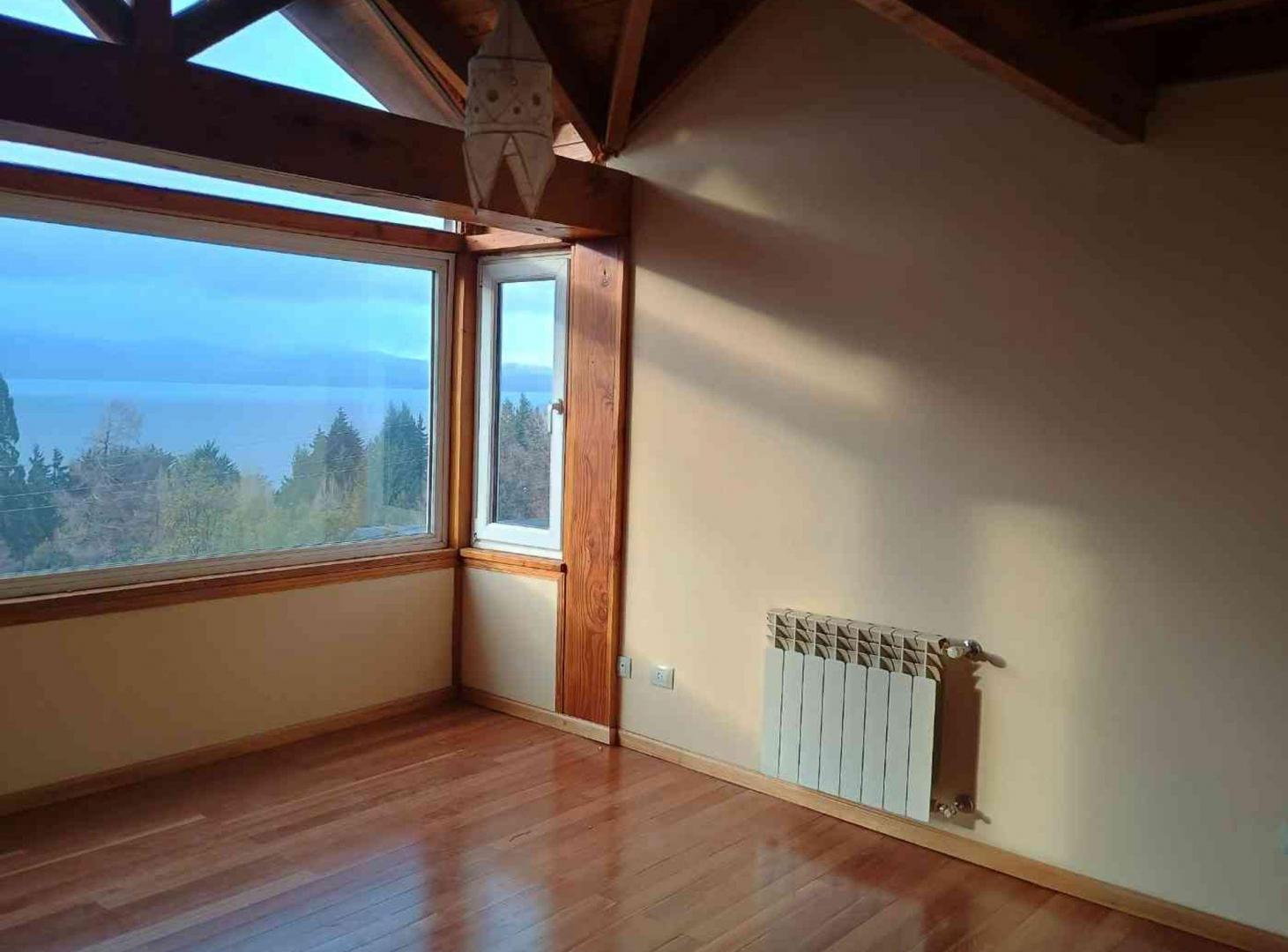 Foto de ALQUILER DE PH CON VISTA AL LAGO NAHUEL HUAPI, imagen 2