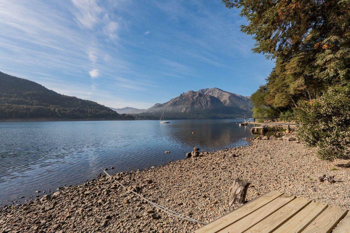 Foto de Casa moderna con costa de lago - Bariloche, imagen 5