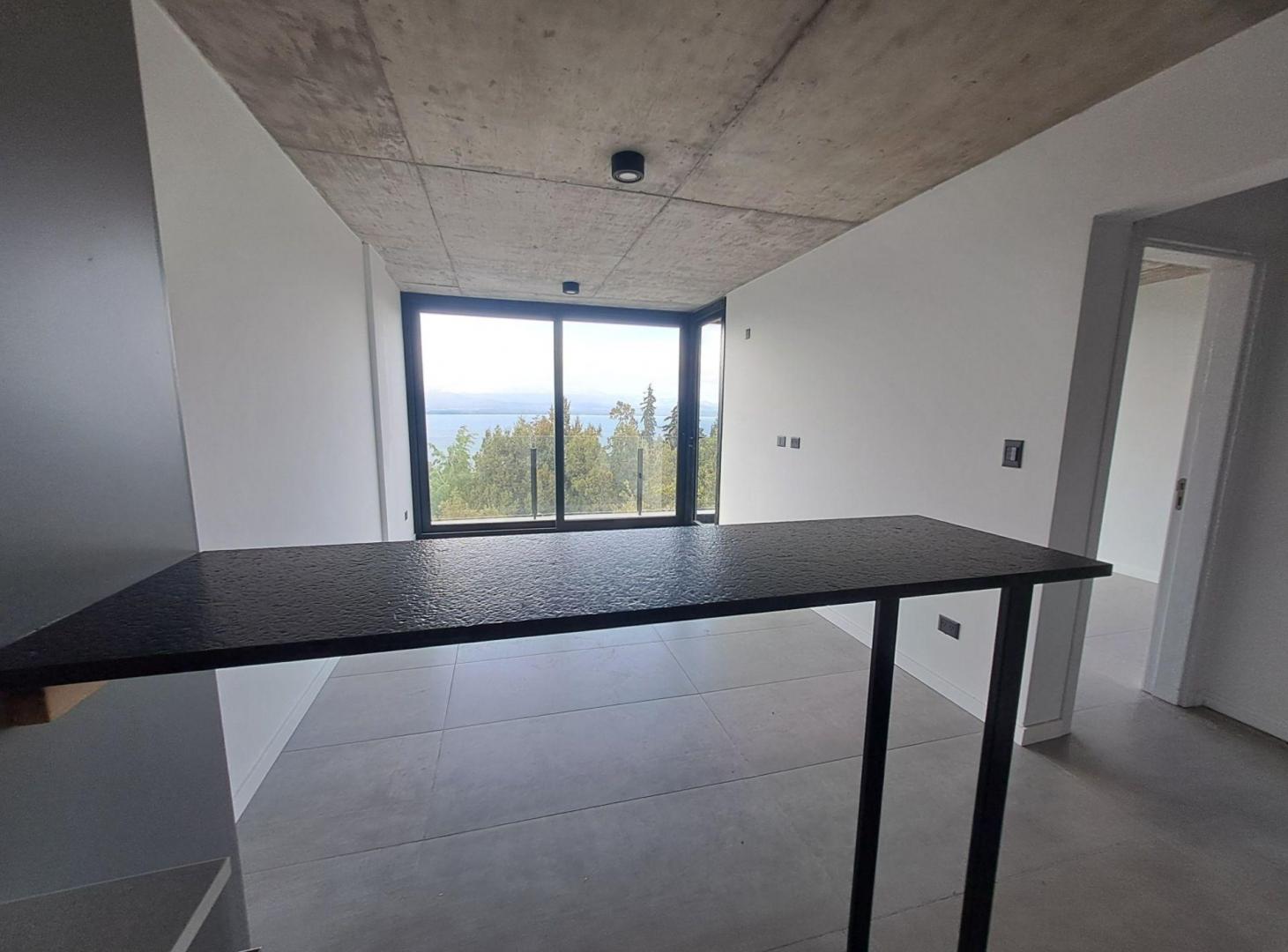 Foto de DEPARTAMENTO 2 AMBIENTES, VISTA AL LAGO. BARILOCHE, imagen 3