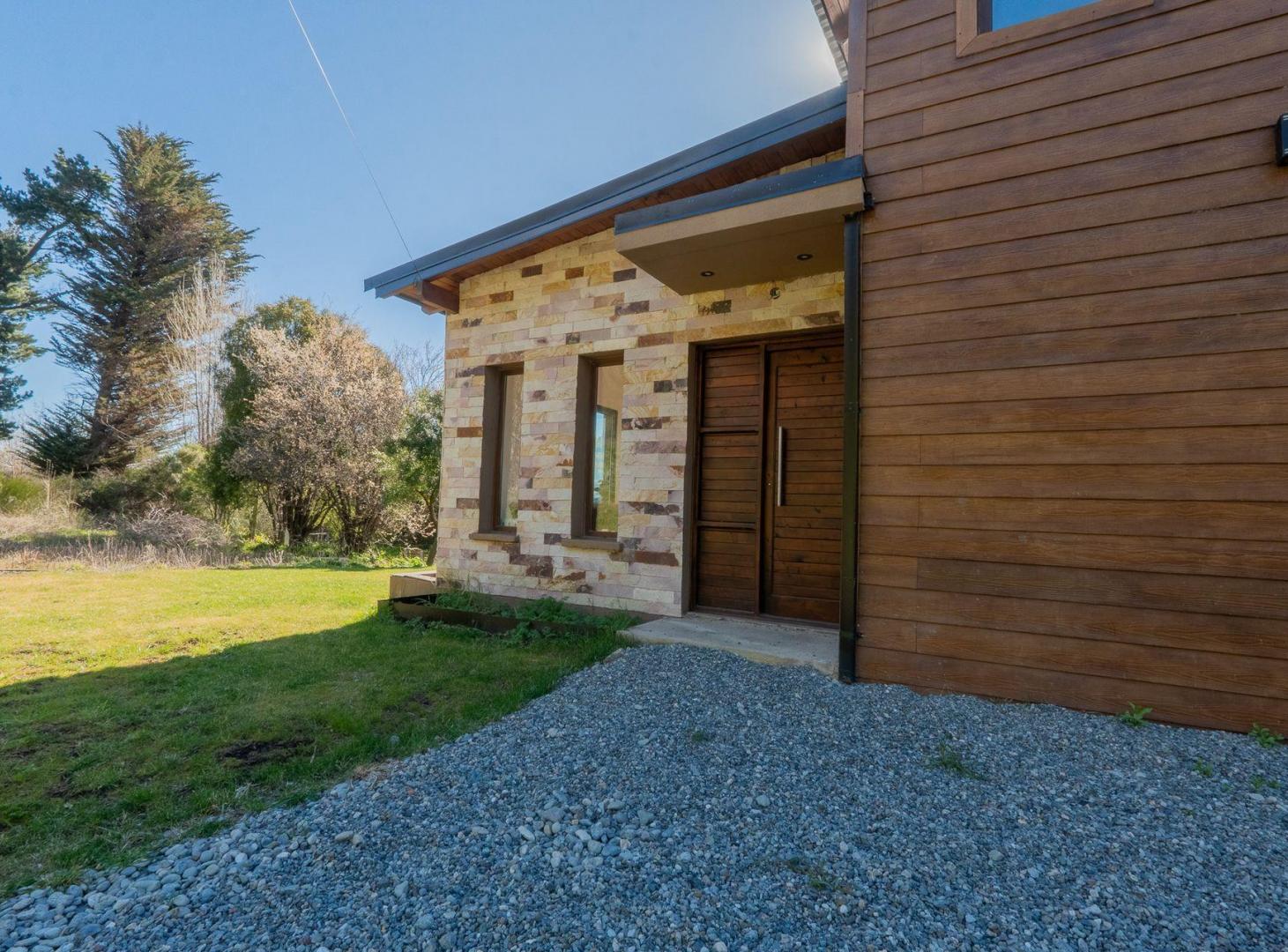 Foto de Casa con vista al lago y jardín en Bariloche, imagen 4