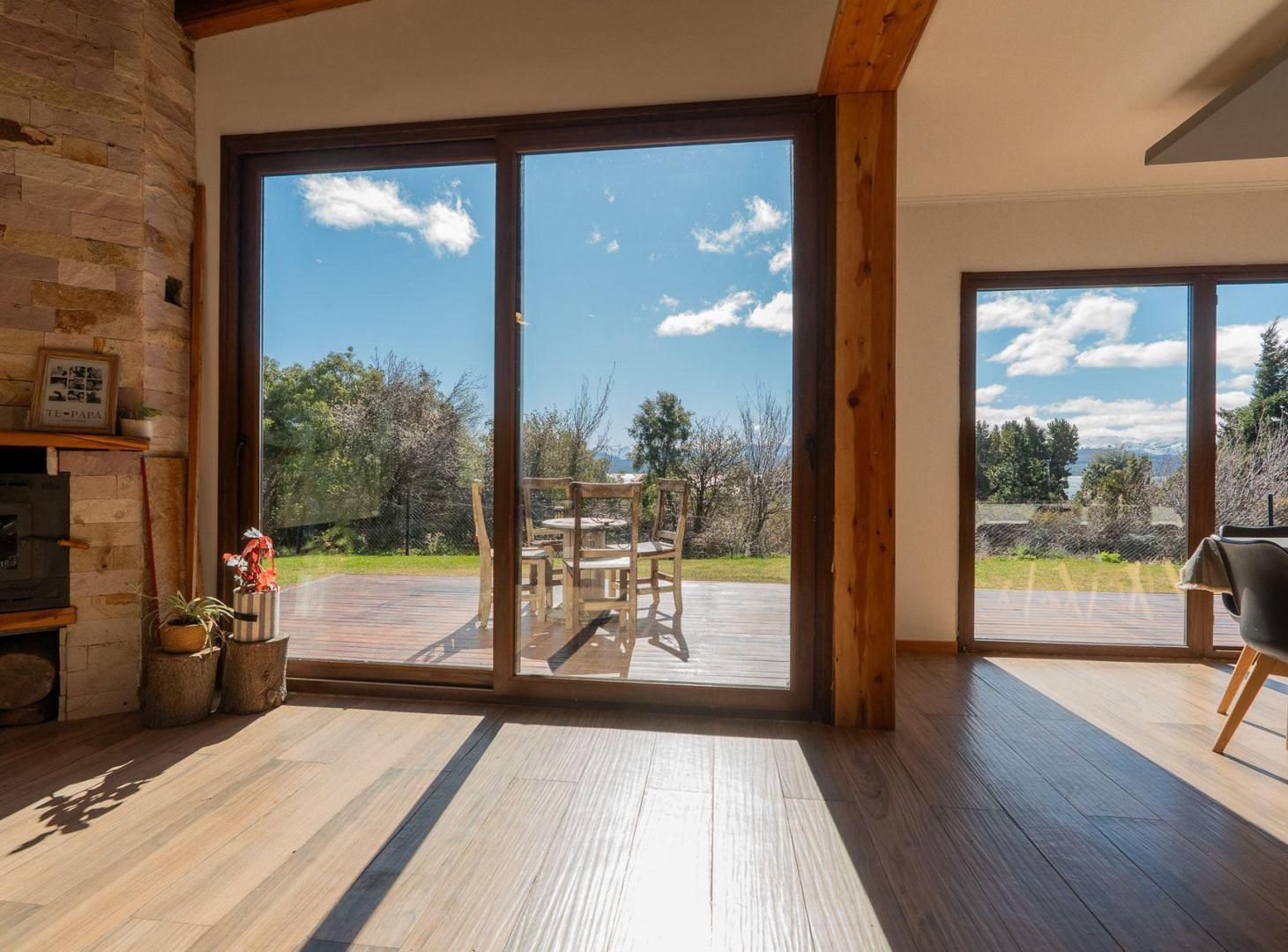 Foto de Casa con vista al lago y jardín en Bariloche, imagen 3