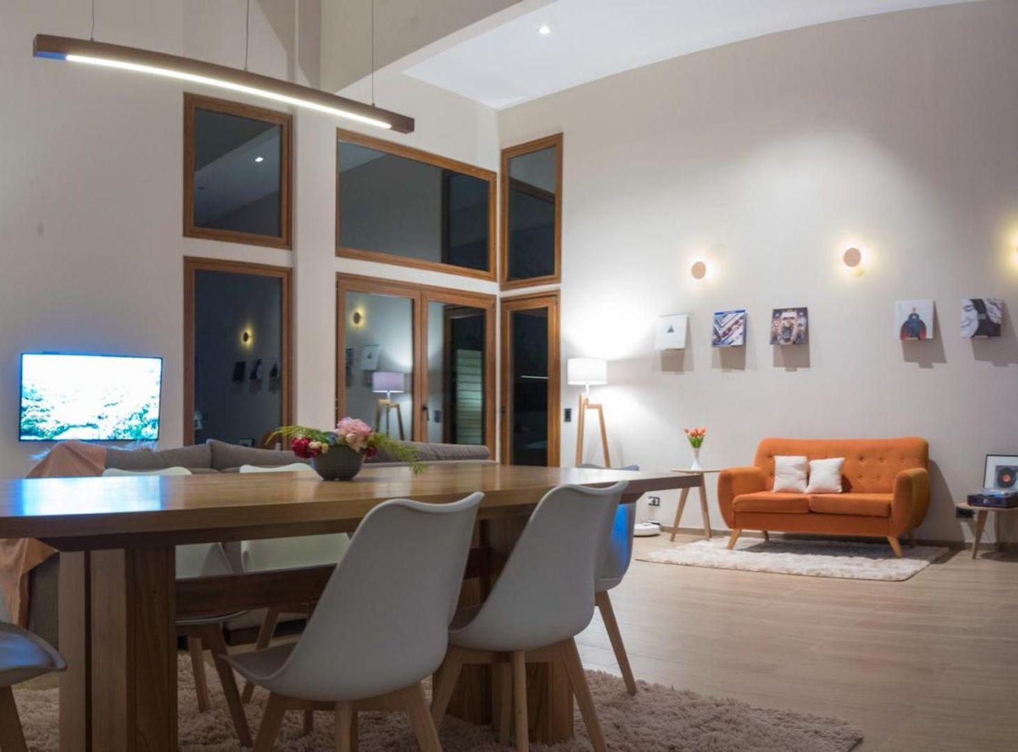 Foto de ALQUILER –CASA DE DISEÑO EN DOS VALLES - BARILOCHE, imagen 2