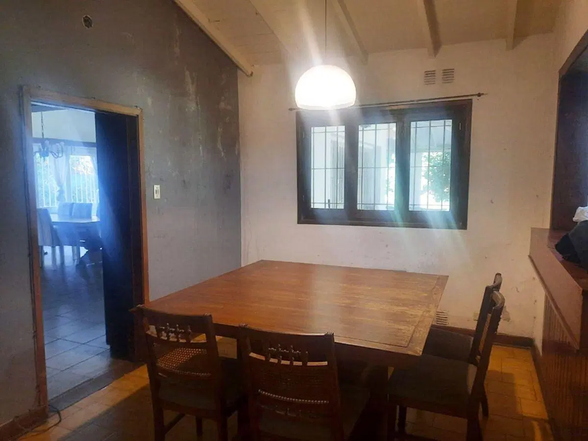 DON TORCUATO. EXCELENTE UBICACION (ZONA TRIANGULO). 1850M2 DE TERRENO. 4-5 DORMITORIOS. PILETA., 5