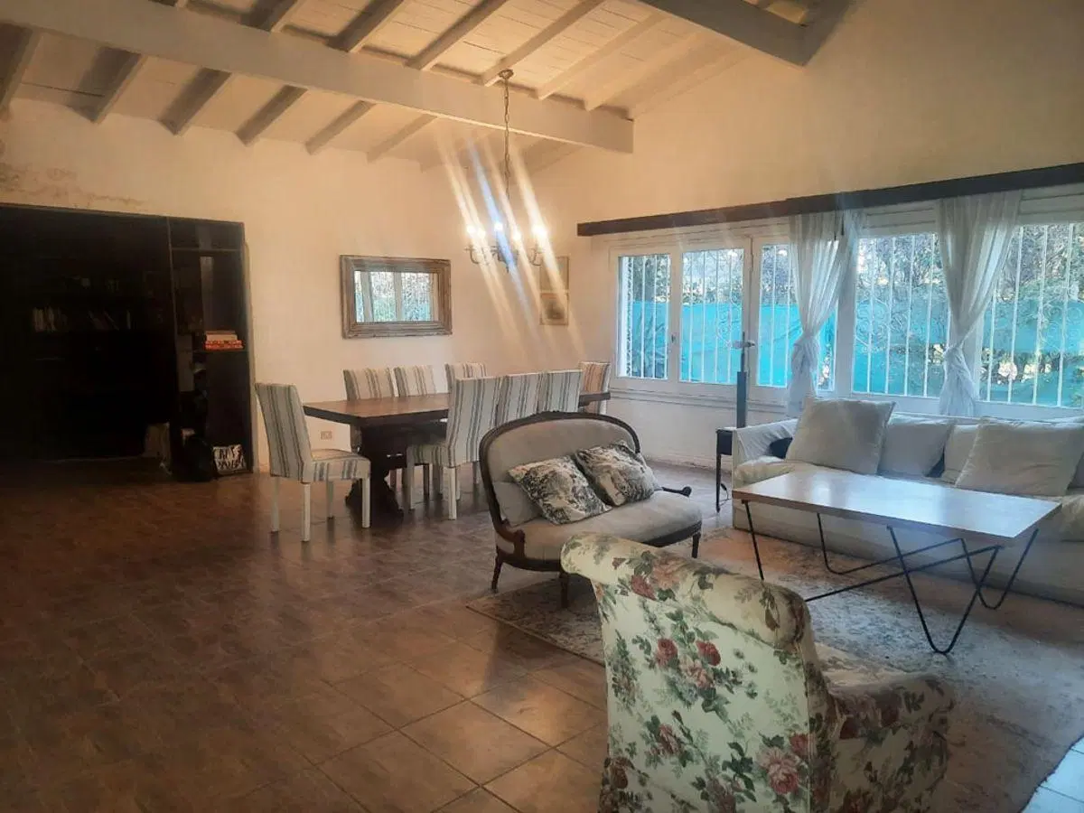 DON TORCUATO. EXCELENTE UBICACION (ZONA TRIANGULO). 1850M2 DE TERRENO. 4-5 DORMITORIOS. PILETA., 2