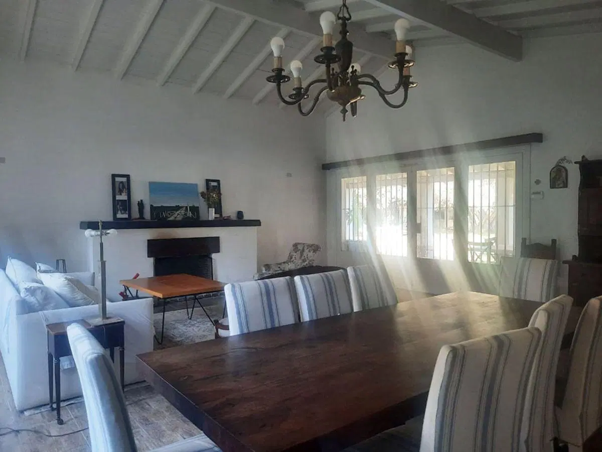 DON TORCUATO. EXCELENTE UBICACION (ZONA TRIANGULO). 1850M2 DE TERRENO. 4-5 DORMITORIOS. PILETA., 4