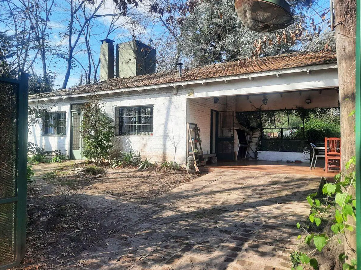 CASA EN VENTA - LOS POLVORINES (MUY LINDA ZONA, PROXIMO AL CLUB LOS CEDROS). 1110M2, 2 DORM.. PILETA 5