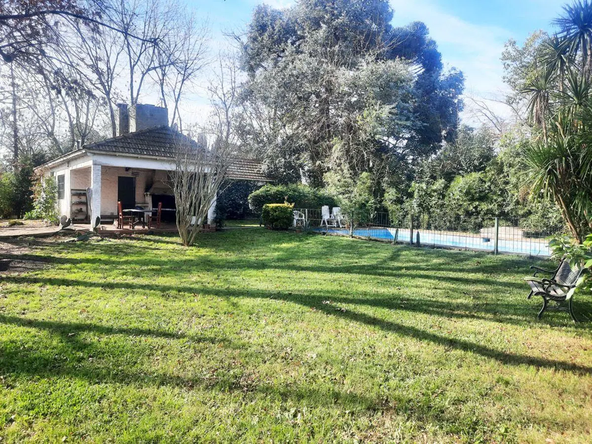 CASA EN VENTA - LOS POLVORINES (MUY LINDA ZONA, PROXIMO AL CLUB LOS CEDROS). 1110M2, 2 DORM.. PILETA 2