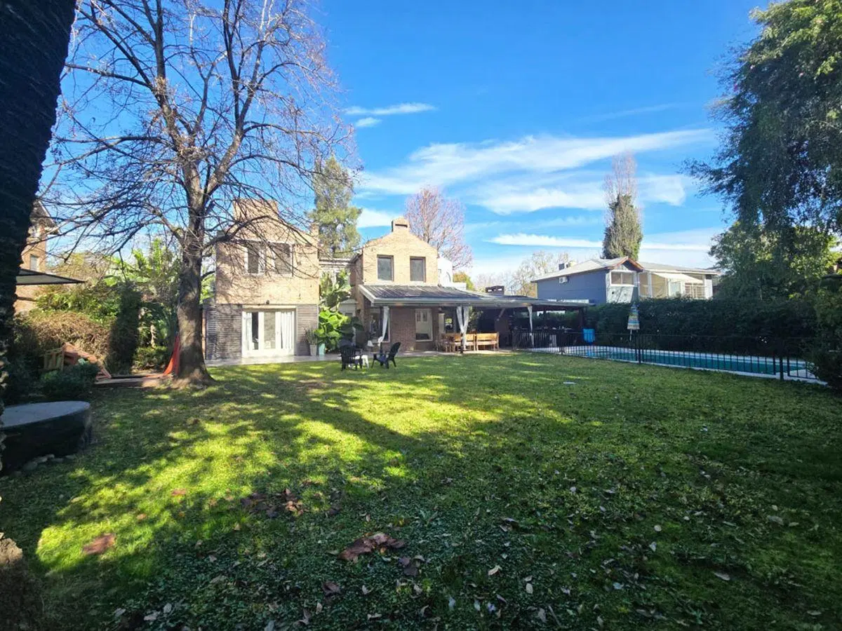 LINDISIMA CASA EN BARRIO CERRADO "ESTANCIA ALVEAR". IMPECABLE! 3 DORMITORIOS EN SUITE. PILETA. 2
