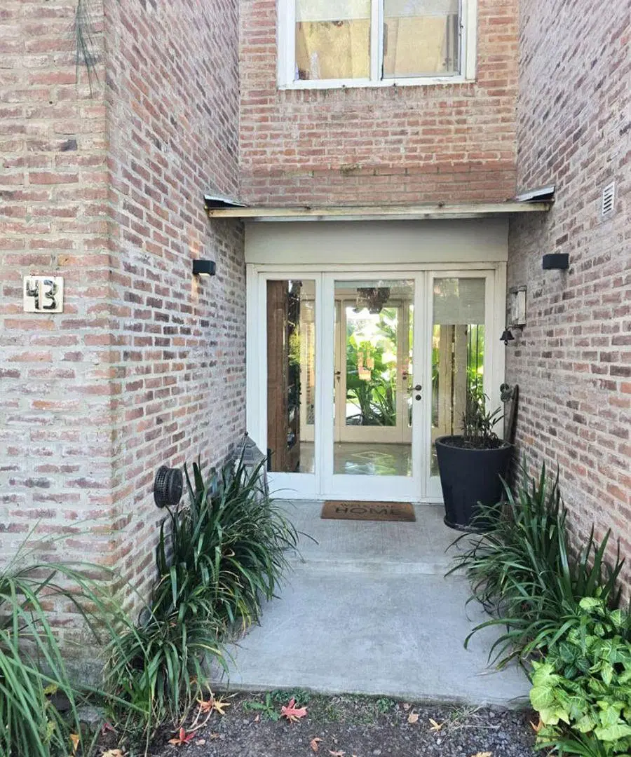 LINDISIMA CASA EN BARRIO CERRADO "ESTANCIA ALVEAR". IMPECABLE! 3 DORMITORIOS EN SUITE. PILETA. 4