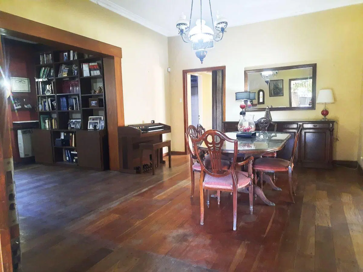 CHALET DE EXCELENTE CALIDAD SOBRE MAS DE 1200M2 DE TERRENO. EXCELENTE ZONA Y ACCESO A PANAMERICANA 2