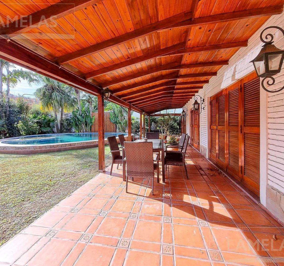 Venta Casa de Categoría 5 Dorm. Alberdi - Rosario 2