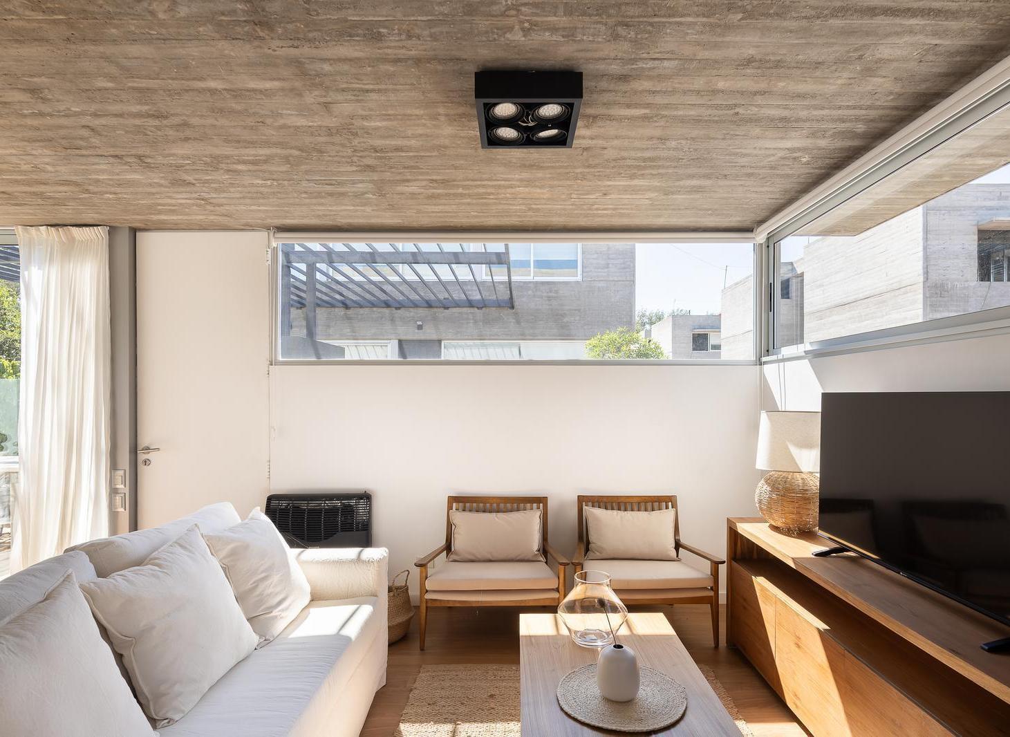 Foto de Casa en venta | 4 dormitorios con jardín y piscina - ABRA Funes, imagen 2