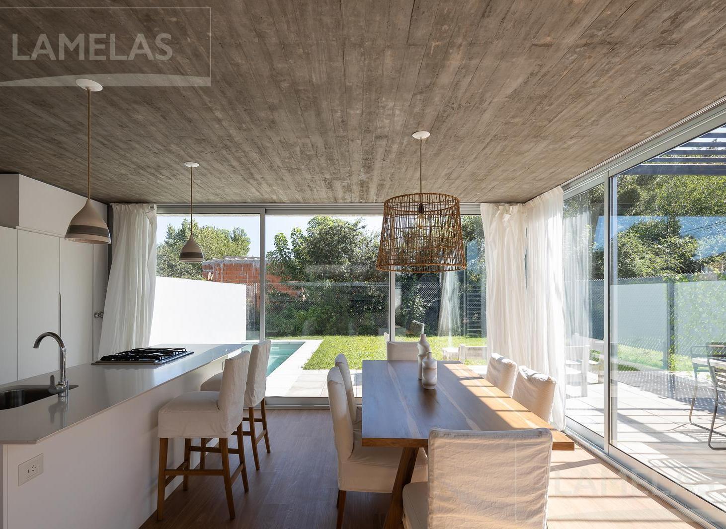 Foto de Casa en venta | 4 dormitorios con jardín y piscina - ABRA Funes, imagen 1