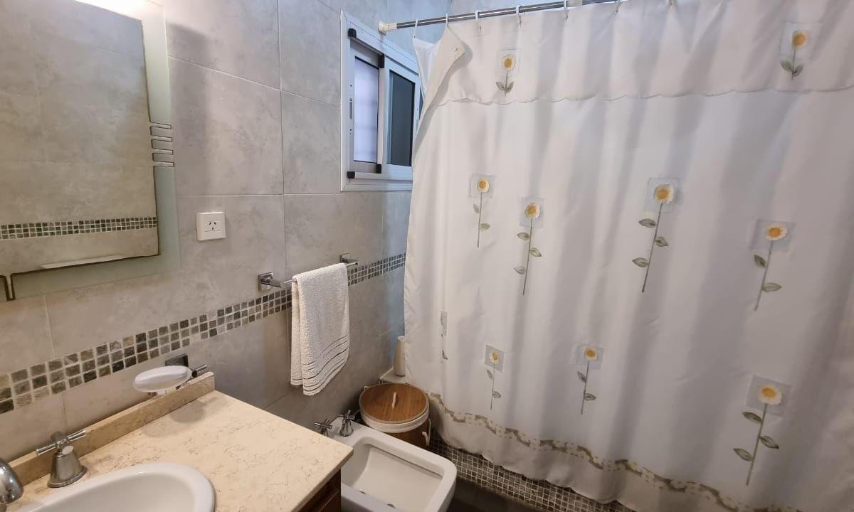 CASA EN MUY LINDA CUADRA c/ SEGURIDAD - BECCAR SUCRE