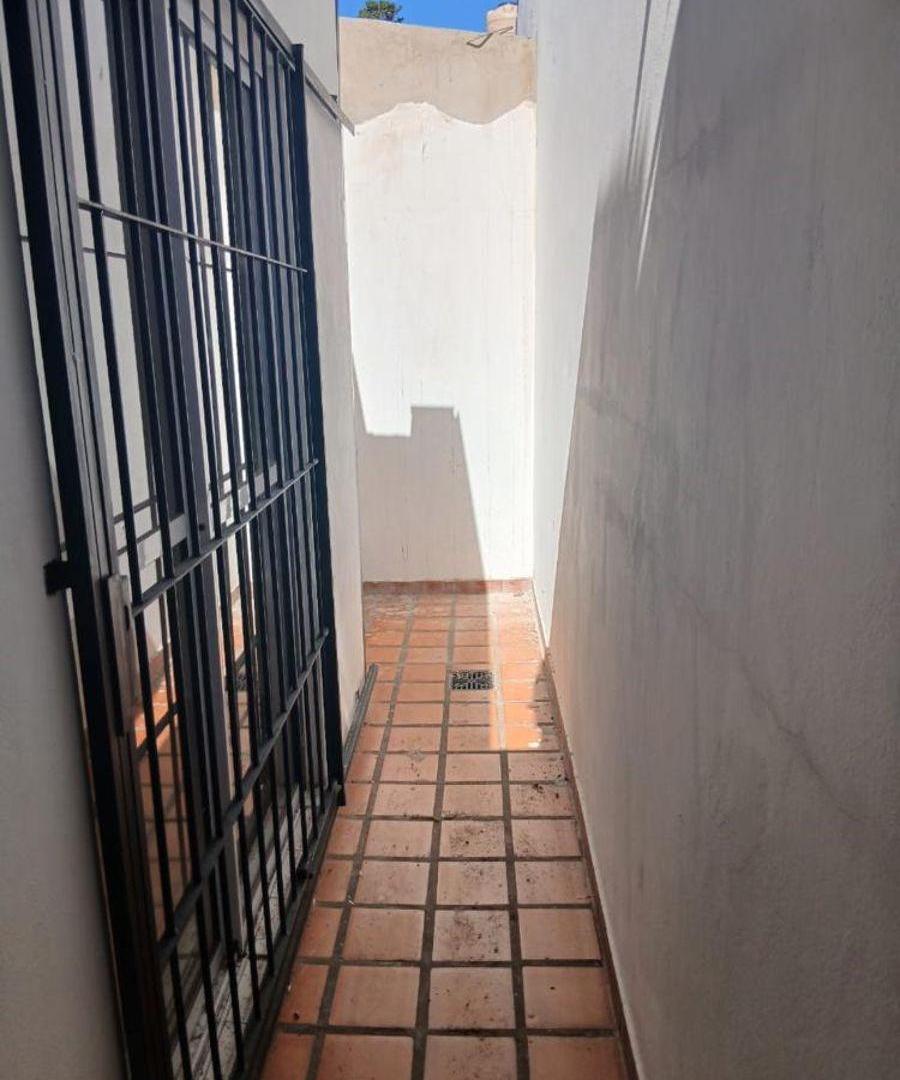 Foto de Oficina en Av. Tomas Marquez, Patio! No paga Expensas!, imagen 2